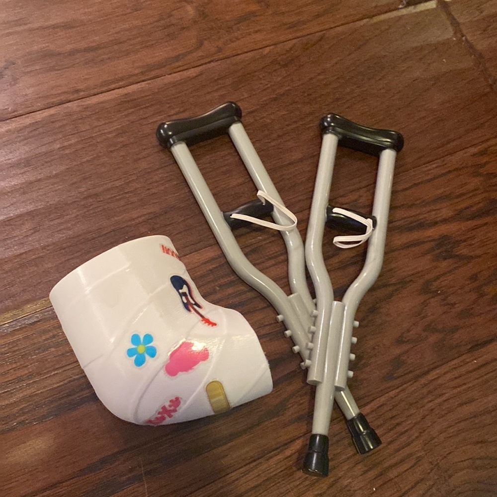 Build-A-Bear get well soon accessory set crutches & white cast with stickers - Picture 5 of 7